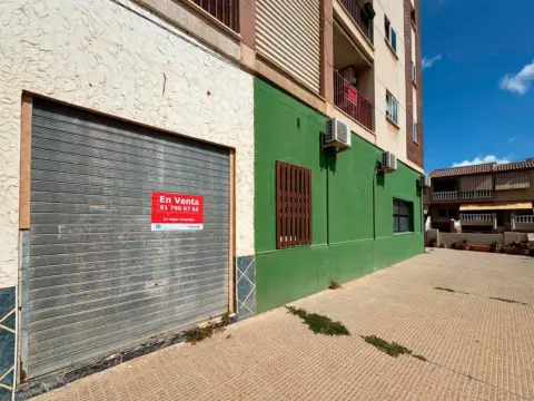 Local comercial en calle Castillo del Buen Amor, 35